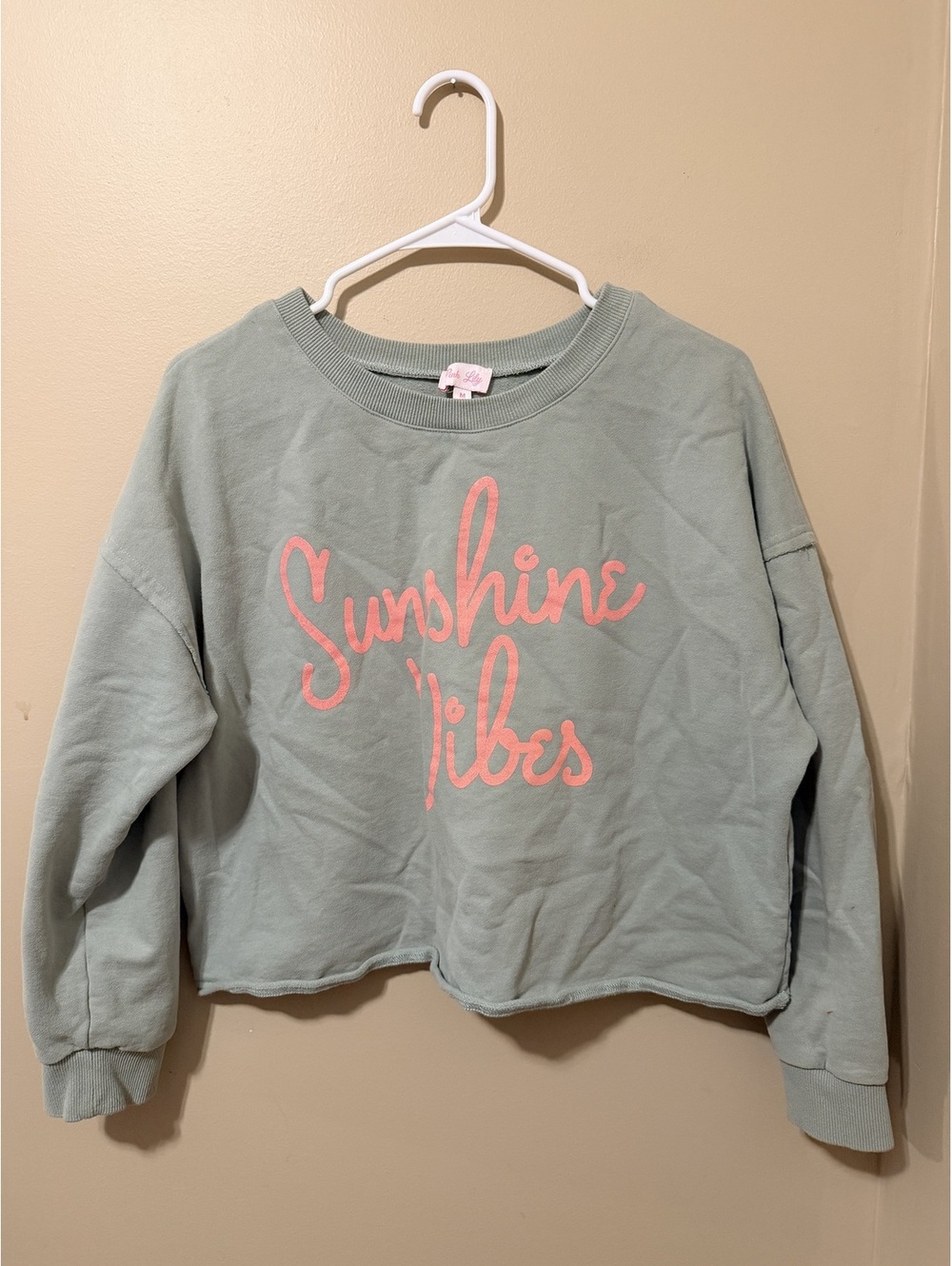 Pink Lily "Sunshine Vibes" Cropped Graphic Sweatshirt - Women's M